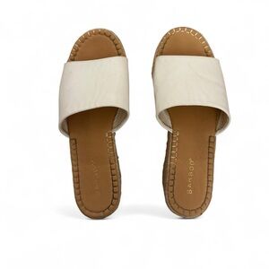 White Bamboo leather sandals. Size 7.